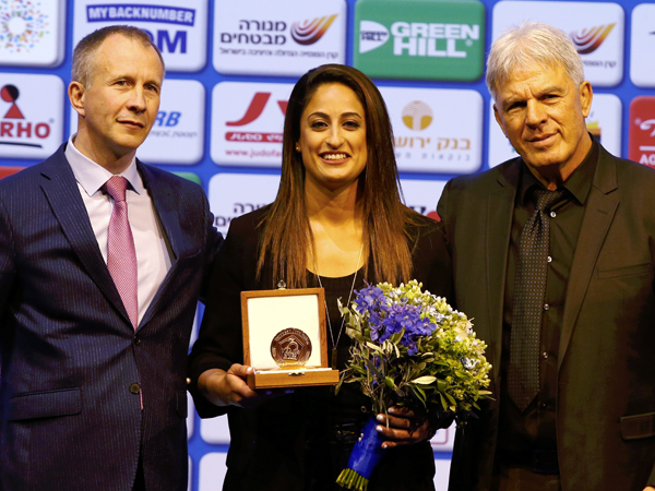 הישג מחוץ למזרן. פונטי (אלן שיבר)