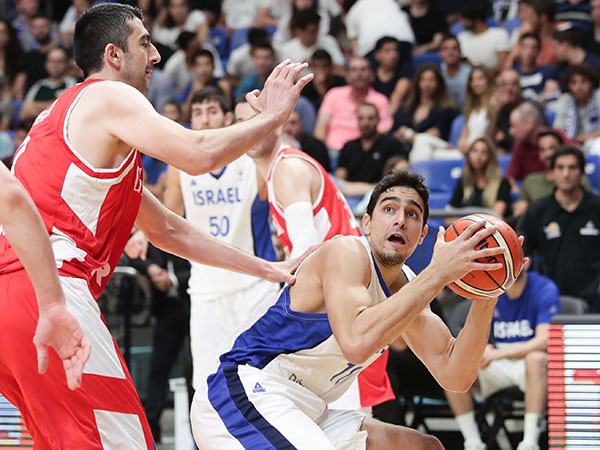 החטאות קריטיות מהקו. שגב (דני מרון)