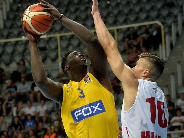 אובראיינט. קולע, אבל האחוזים רעים (הטוויטר הרשמי של מכבי ת"א)