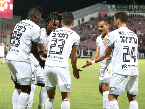 "לא מסתפקים בנקודה" (יוסי שקל)