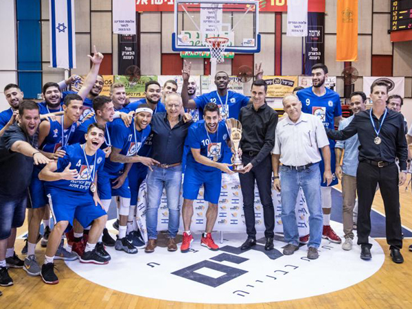 קרית אתא חוגגת תואר (צילום: ספי מגריזו, איגוד הכדורסל)