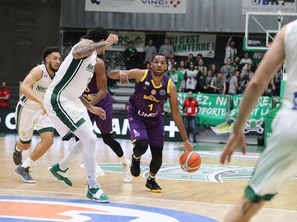 וואייט, משחק ענק (FIBA)