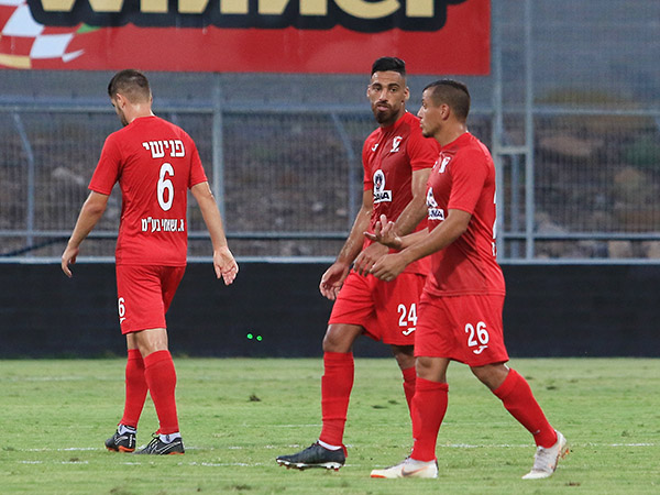 שחקני סכנין, המאמן החדש ירים את הקבוצה? (באדיבות סוכנות ג'יני)