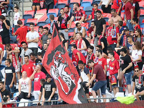 אוהדי הפועל חיפה. יראו ניצחון בדרבי? (יוסי שקל)