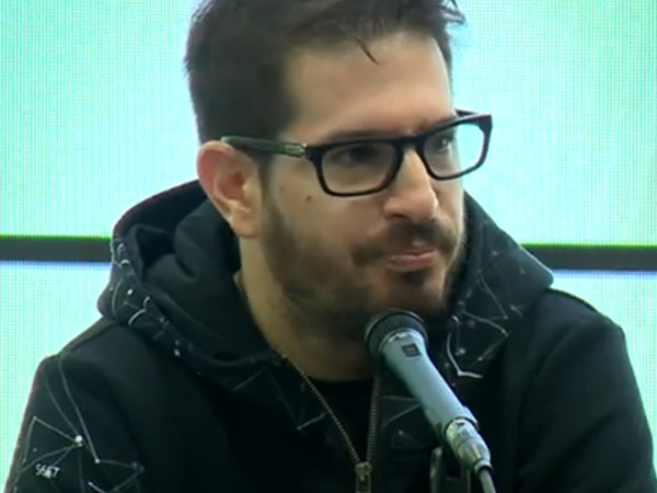 שלח מסר ברור לאוהדים. חוגג