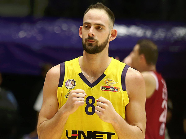 פוגש את האקסית. שמחון (אלן שיבר)