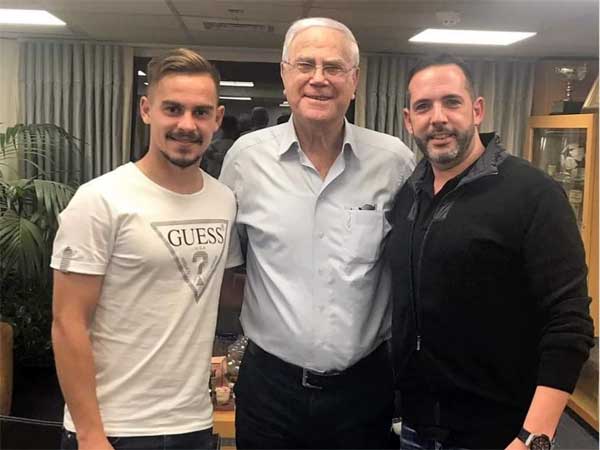 פלקושצ'נקו עם עורך דינו, שחר גרינברג, ושחר. בקרוב בירוק (מכבי חיפה)