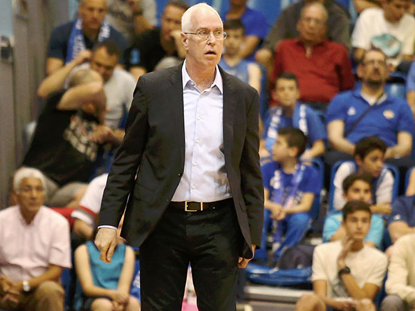 חזר בדלת הקדמית, למרות התנגדות אקוניס (מנהלת הליגה)