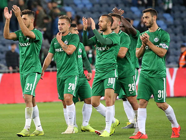 ולפתע הם במקום השני. שחקני חיפה חוגגים (יוסי שקל)