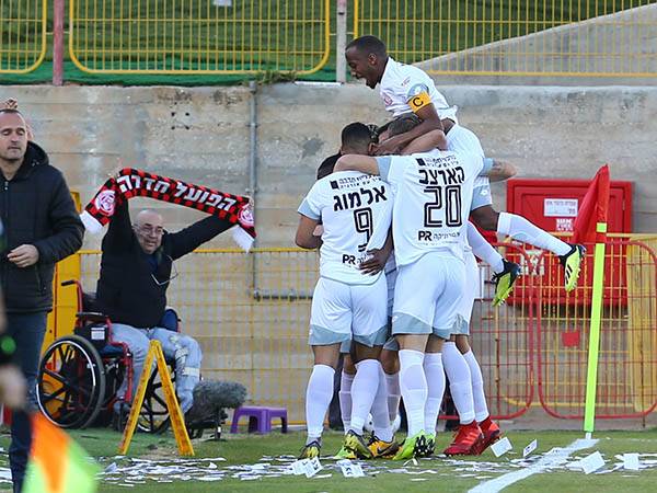 בדרך לעתיד חדש (לירון מולדובן)