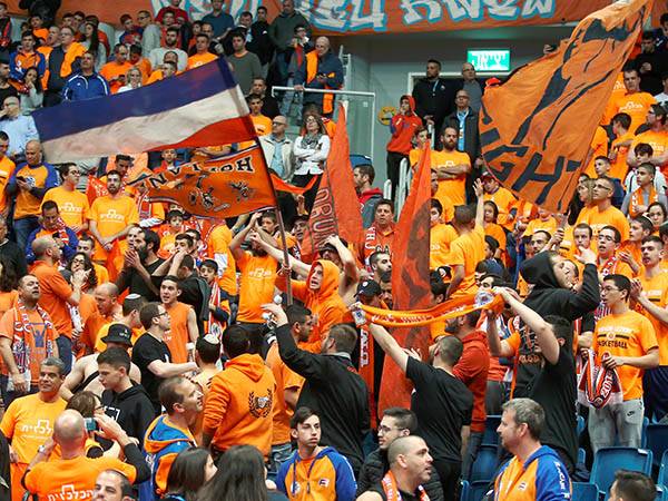 הקהל הכתום רצה גביע היסטורי (אלן שיבר)