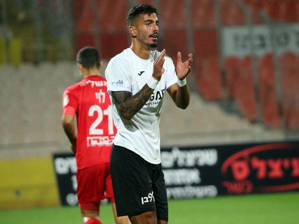 יקווה למצוא את הרשת. אז'ובל  (צילום: אודי ציטיאט)