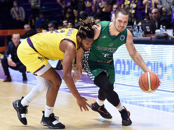 וולדן התעורר בזמן (FIBA)