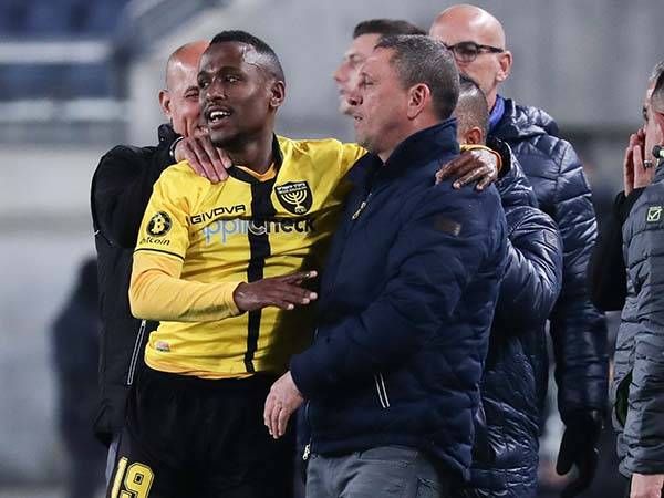 רוב השחקנים בעדו (דני מרון)