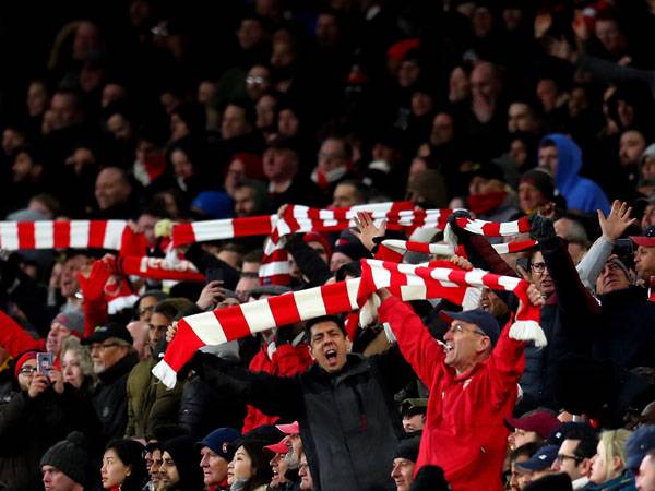 יקוו לחזור מפיגור. אוהדי ארסנל (Photo by Catherine Ivill/Getty Images)
