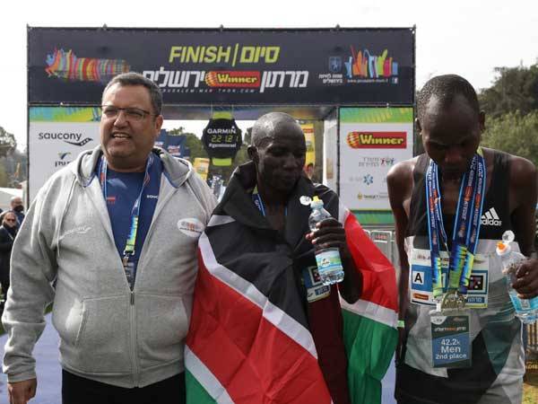 ראש העיר עם המנצח, קורגט (באדיבות דוברות ירושלים)