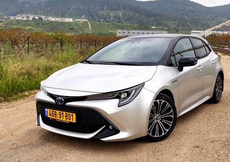 טויוטה קורולה הצ'בק החדשה (צילום: ניר בן-טובים)