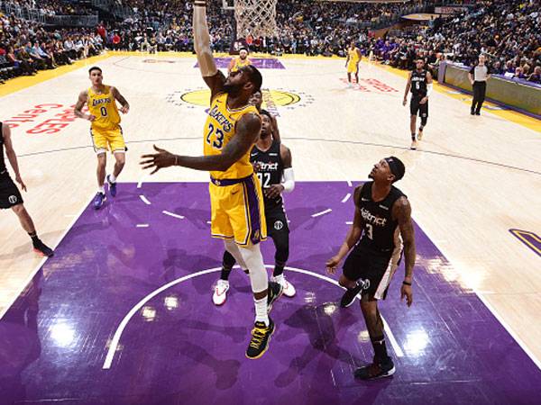 עוד ניצחון ל-LA (צילום: Andrew D. Bernstein/NBAE via Getty Images)