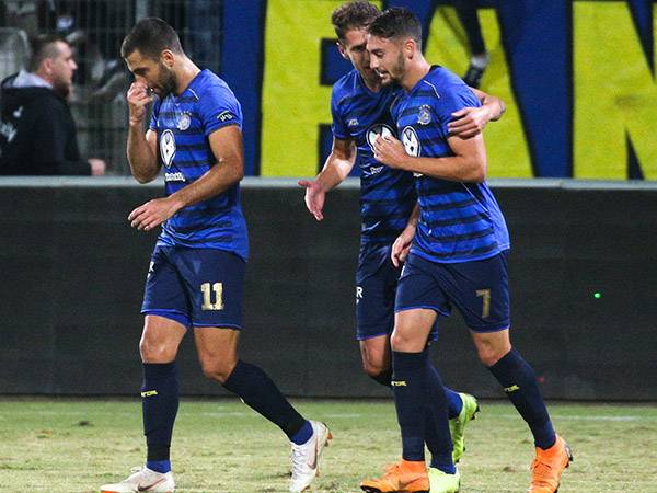 עונה עם הרבה אופי. אצילי חוגג בק"ש (סוכנות ג'יני)