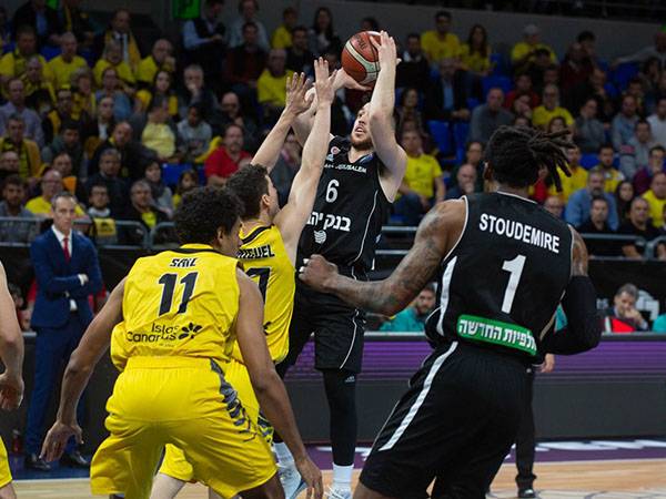 אפילו לא שלשה אחת ב-21 דקות. בלאט (פיב"א)