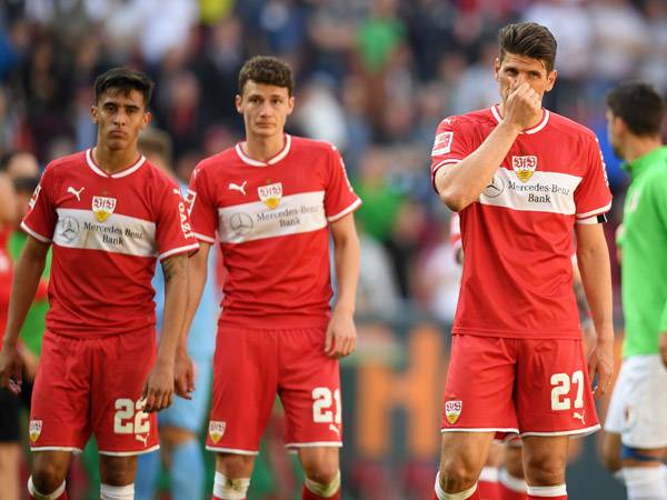 חרב הירידה עדיין מונחת על צווארם. שחקני שטוטגרט (getty)