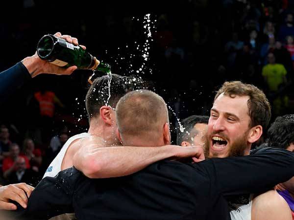 חגיגות של זכייה שמינית (getty)