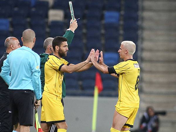 יישרו את ההדורים עם הבעלים לשעבר. ורד ושכטר במדי בית"ר (צילום: אלן שיבר)