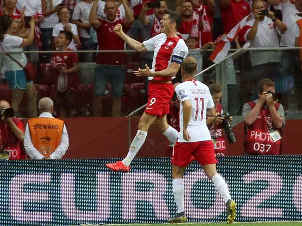 הפולנים מרוצים (צילום: אודי ציטיאט)