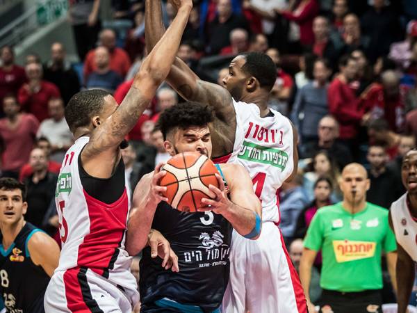 הירושלמים רוצים חיזוק בקו האחורי, לצידו של פלדין. בריאנט בארנה (צילום: מנהלת הליגה)