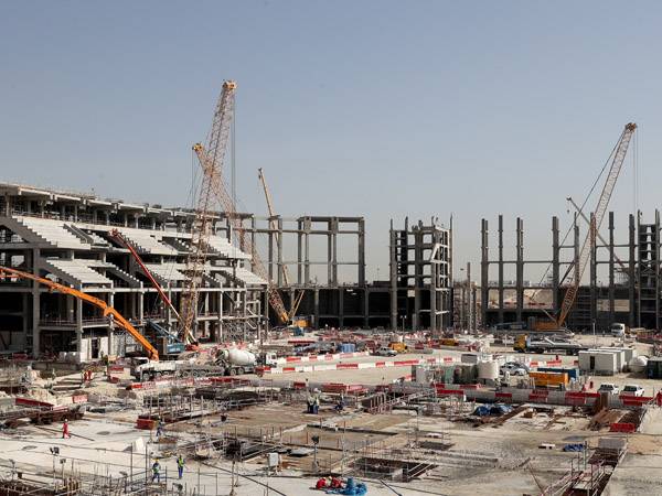 עבדות של ממש. עבודות הבנייה על האצטדיונים (getty)