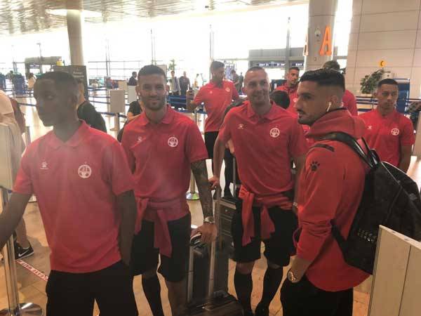 השחקנים לפני ההמראה