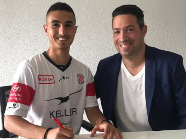 מחאמיד במעמד החתימה