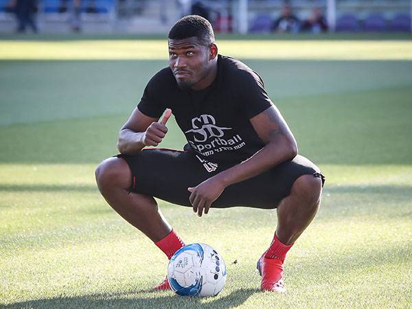 לוסיו. חלק דווקא תומכים בו (עודד קרני)