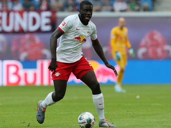 אופמקאנו. בלם העתיד של הכדורגל העולמי (Getty)