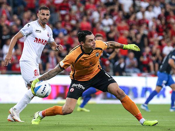 שטקוס. חזר לעמוד בין הקורות (מאור אלקסלסי)