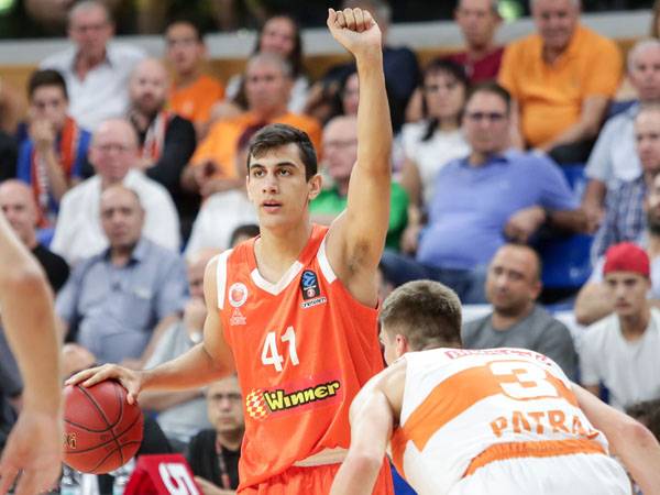 דוברת. ראשל,צ מגיעה במצב רוח מעודד (דני מרון)