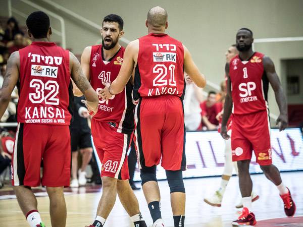 שחקני הפועל חוגגים לאחר הניצחון על גלבוע (צילום: מנהלת הליגה)