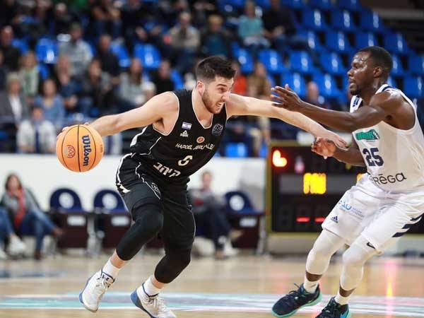 בלאט, שלשה שהחזירה את ירושלים לקראת ההפסקה (FIBA)