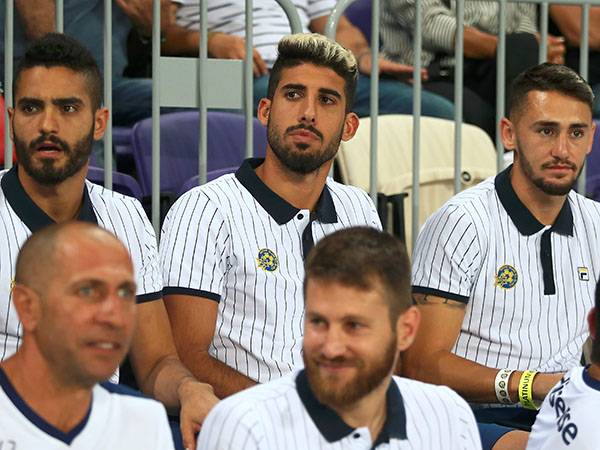 אצילי (מימין). ראה מהיציע את תחילת העונה (אלן שיבר)