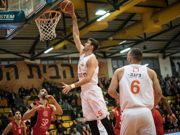 ג'ף וויטי כיכב מתחת לסלים (מנהלת הליגה)