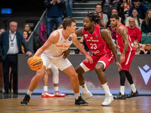 הולנד עושה הגנה, יכולת מרשימה בכל צידי המגרש (FIBA)