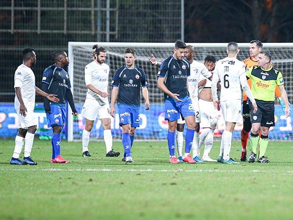 השחקנים ירדו מהדשא לחמש דקות (אנצ'ו, סוכנות ג'יני)