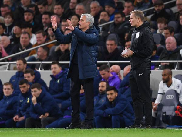 מוריניו. רצה אדום לסטרלינג (Getty)