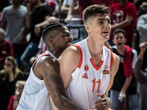 אריאל. יחסר לגודס (עודד קרני)