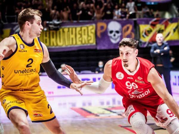 (מנהלת הליגה)