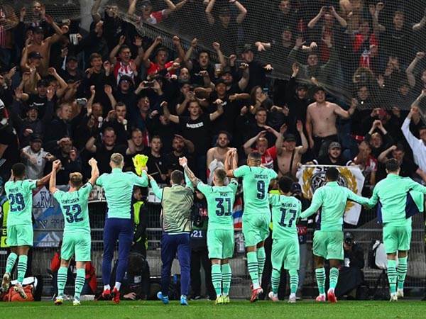 חגגו באוסטריה. שחקני ואוהדי איינדהובן (GETTY)