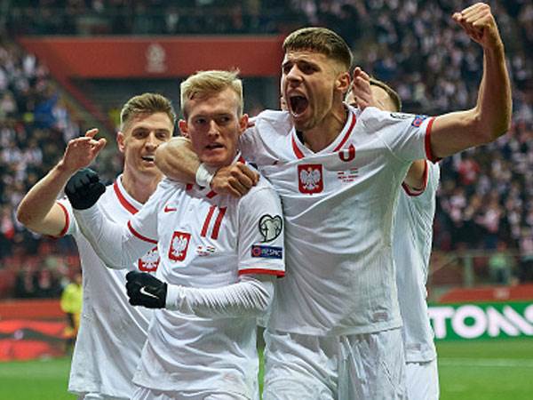 קרול סבידרסקי חוגג עם פולין. שער שוויון גדול (Getty)