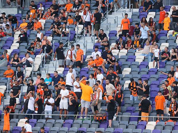 מחכים לשער ראשון. אוהדי בני יהודה (דני מרון)