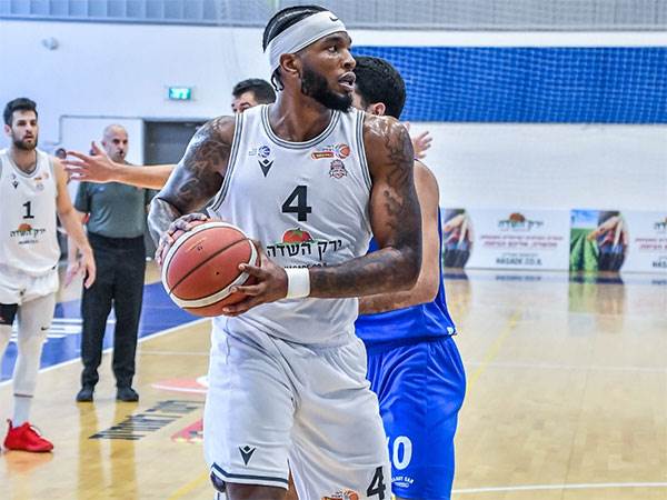 Ramesh won 100:101 over Maccabi Ironi RG and tied the score at 1:1