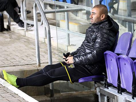 ערן לוי רואה את חבריו מביסים את חדרה. (אודי ציטיאט)